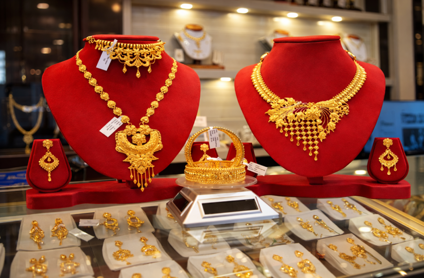 सोना और चांदी की कीमतों में गिरावट के बाद निवेश का मौका