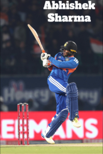 अभिषेक शर्मा न्यूज़ीलैंड के खिलाफ पहले टी20 में छक्का लगाते हुए